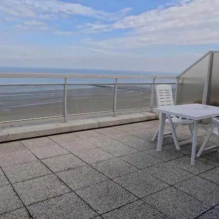 Penthouse In Koksijde With Stunning Sea View, Cleaning Included *